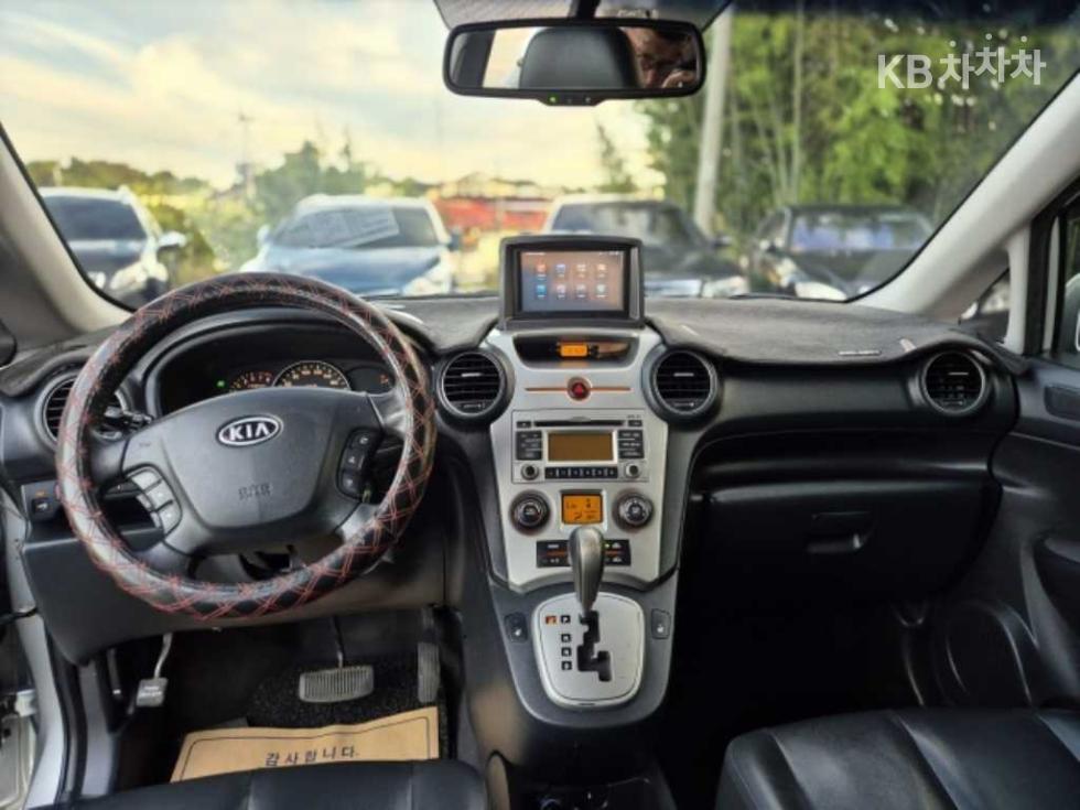 Kia Carens — miniaturë 18