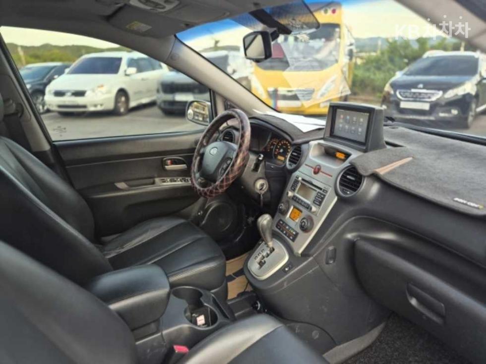 Kia Carens — miniaturë 20