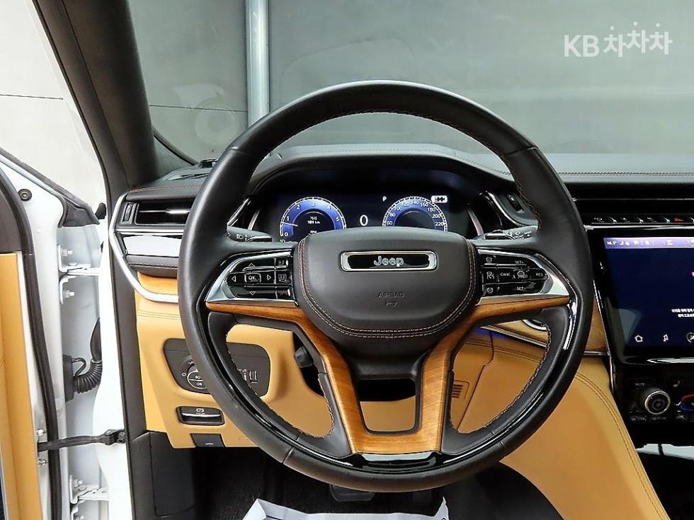 2023 Jeep (WL) photo