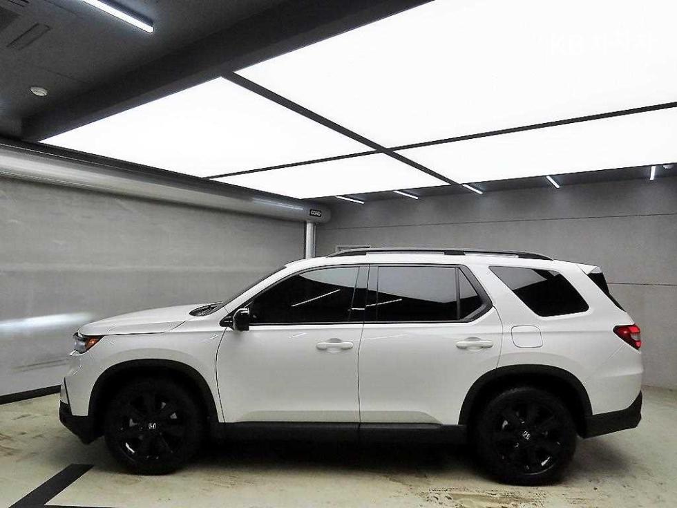 2025 Honda 4 photo