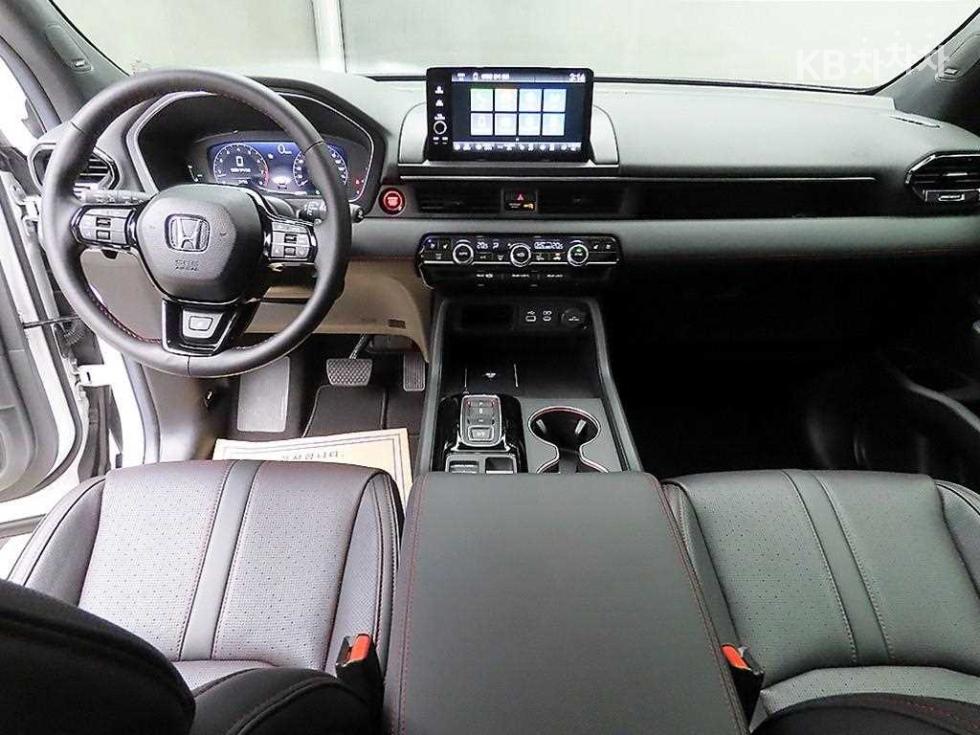 2025 Honda 4 photo
