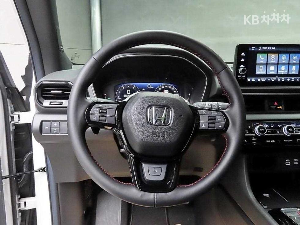 2025 Honda 4 photo