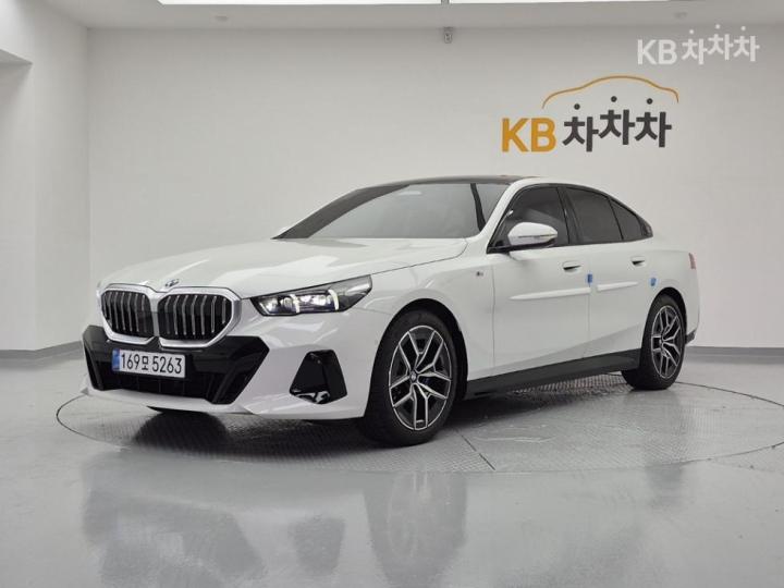 BMW 5er 520i M Sport — foto 1