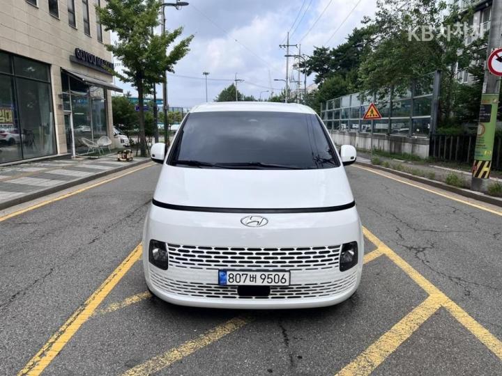 Hyundai Staria 2.2  5  mordern — foto 1
