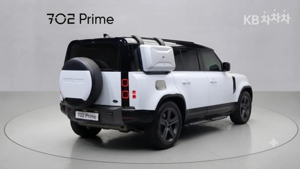 2023 Land Rover (L663) photo