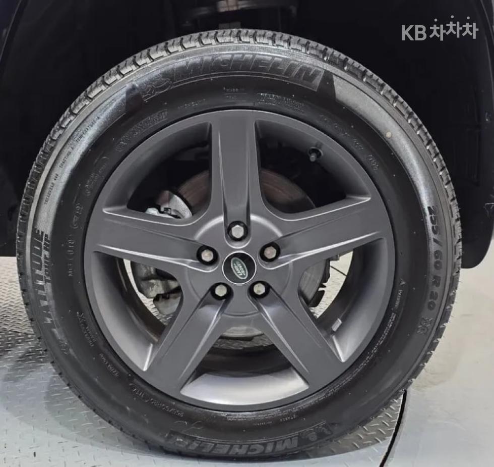 2023 Land Rover (L663) photo