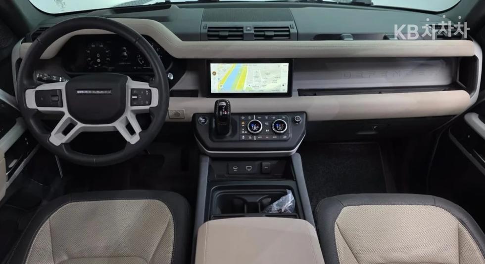 2023 Land Rover (L663) photo