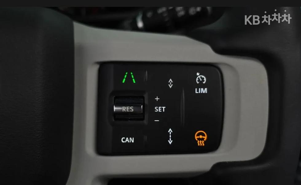2023 Land Rover (L663) photo