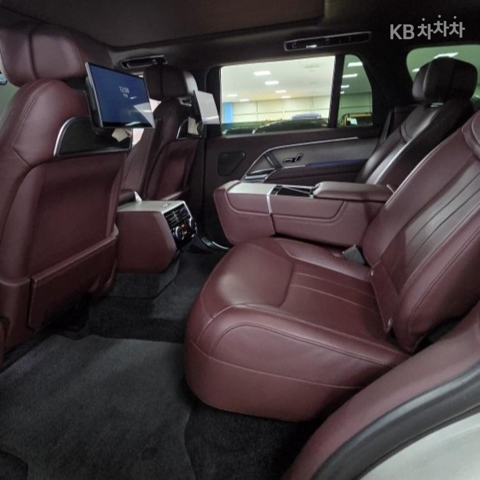 2023 Land Rover (L460) photo