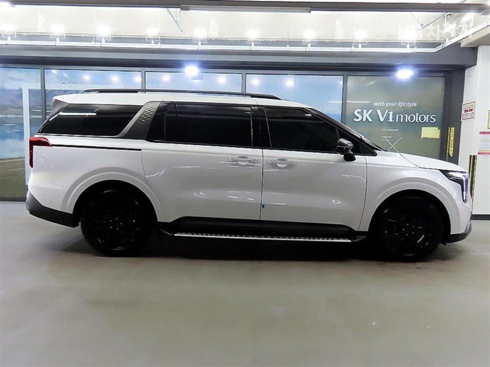 2025 Kia 4 photo