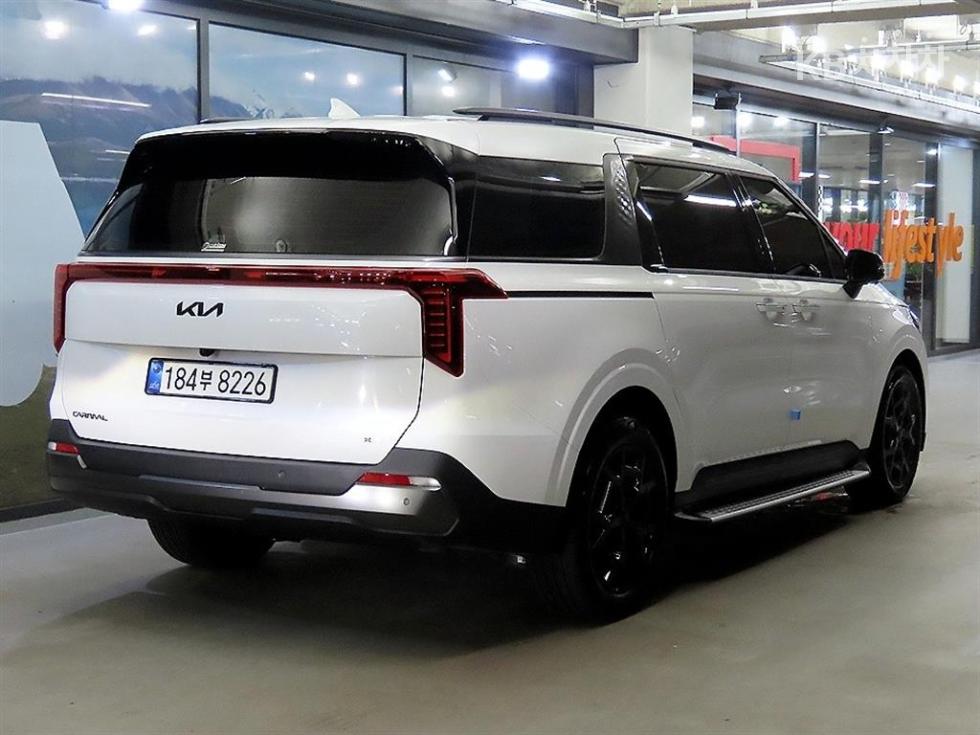 2025 Kia 4 photo