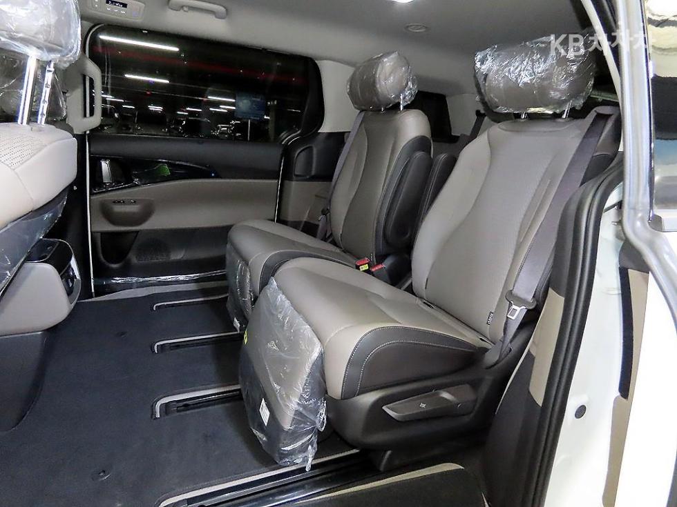 2025 Kia 4 photo
