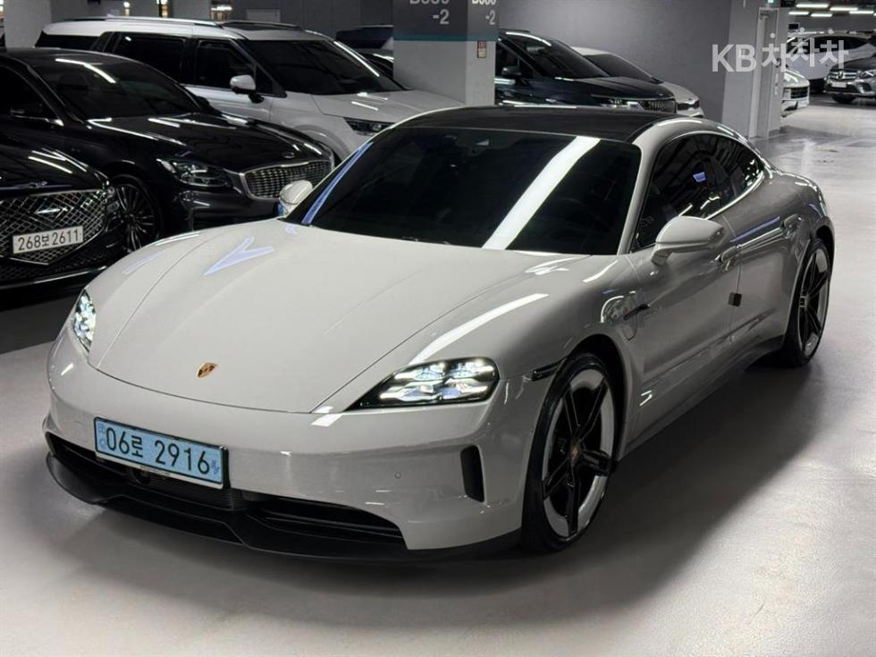 Porsche Taycan — miniaturë 2