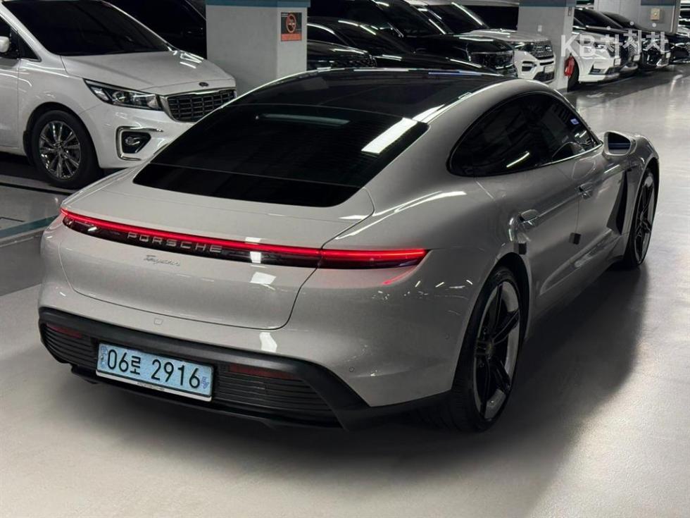 Porsche Taycan — miniaturë 4