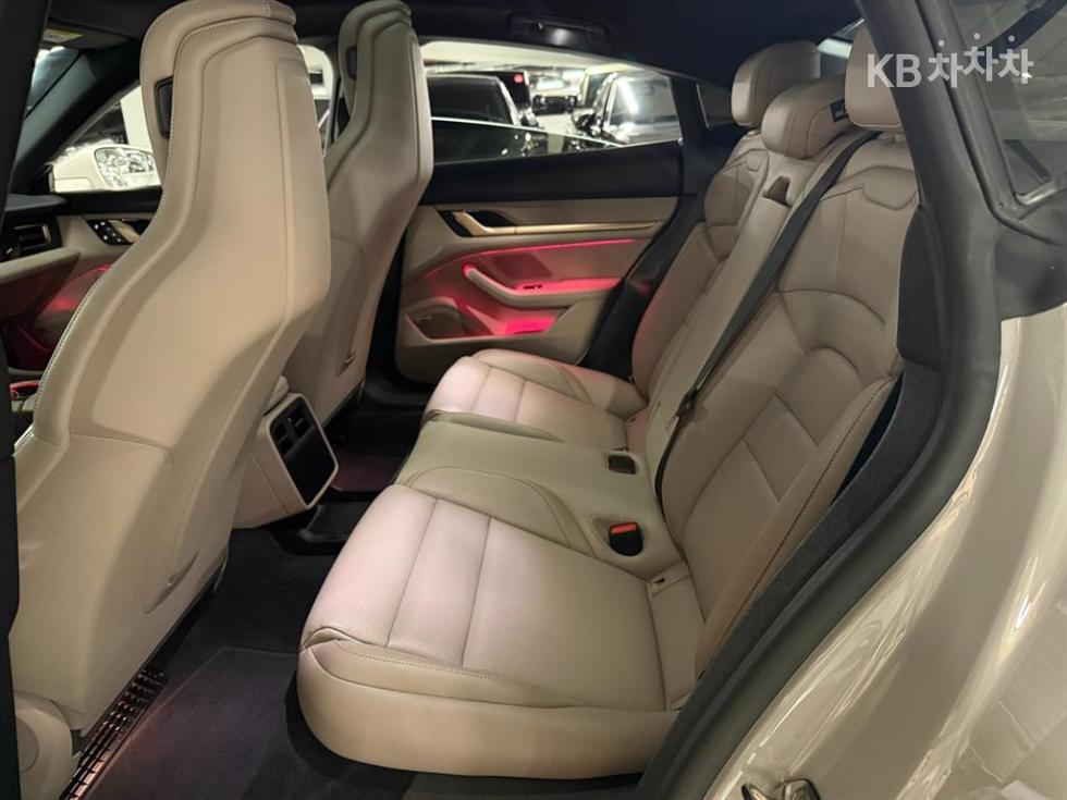 Porsche Taycan — miniaturë 10