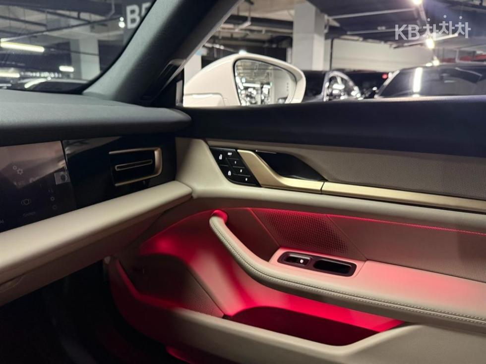 Porsche Taycan — miniaturë 17
