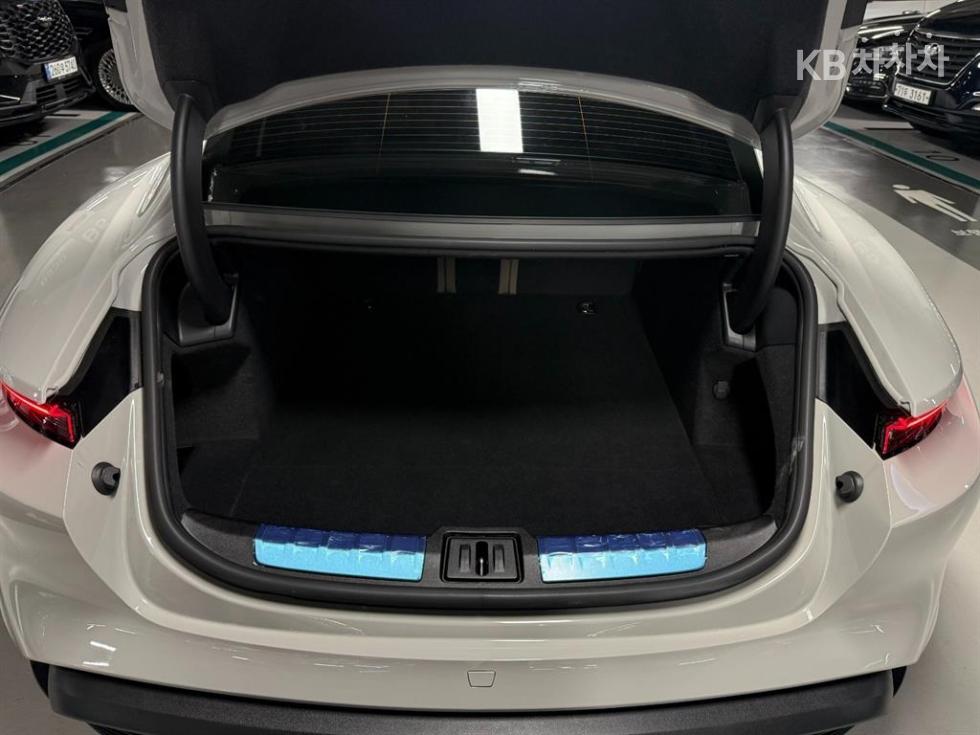 Porsche Taycan — miniaturë 19