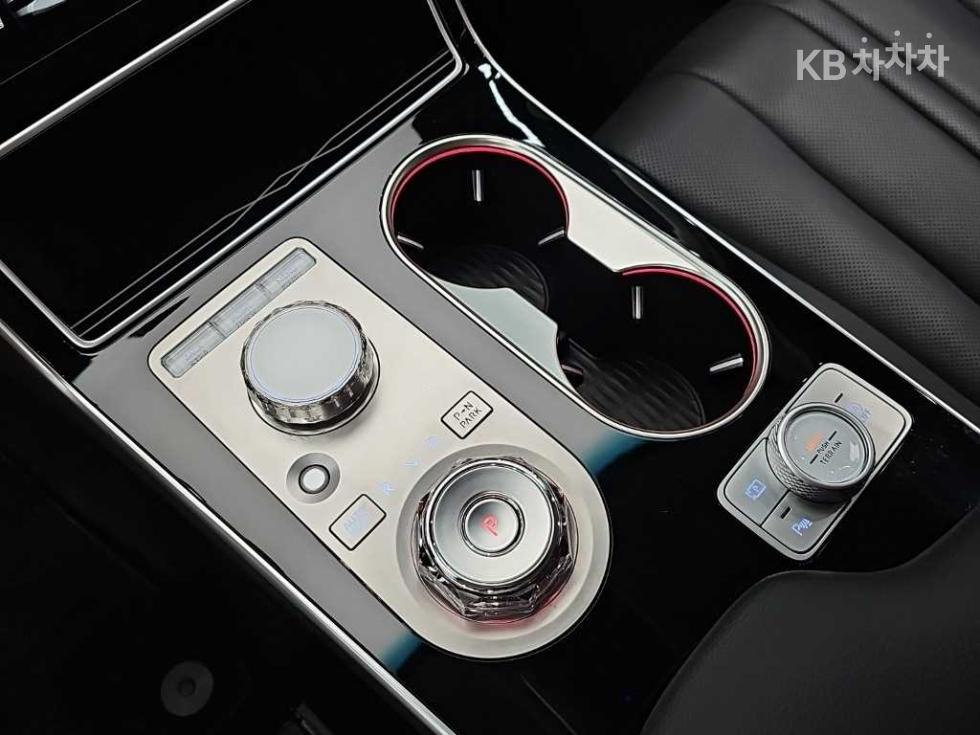 2023 Genesis GV80 photo