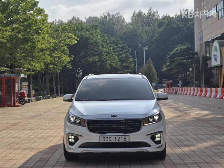 Kia Carnival 9  seats 2.2  diesel  noblesse  special — foto 1