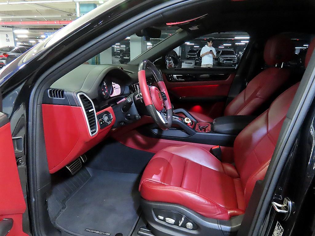 2021 Porsche (9Y0) photo