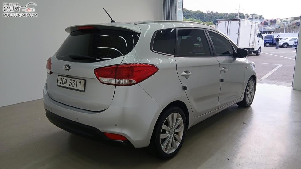 Kia Carens — miniaturë 2