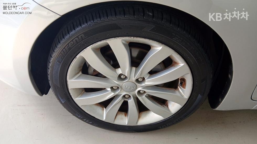 Kia Carens — miniaturë 6