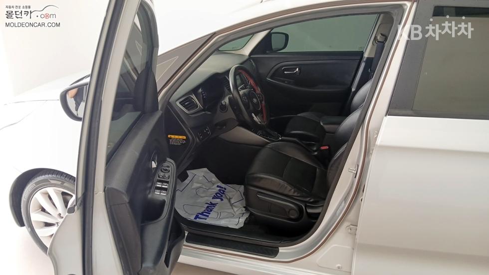 Kia Carens — miniaturë 9