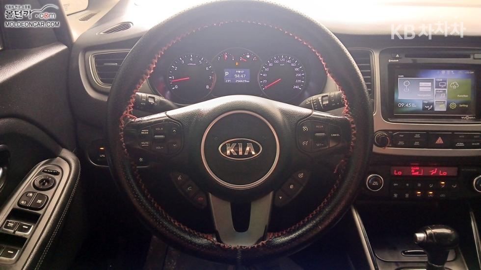 Kia Carens — miniaturë 11