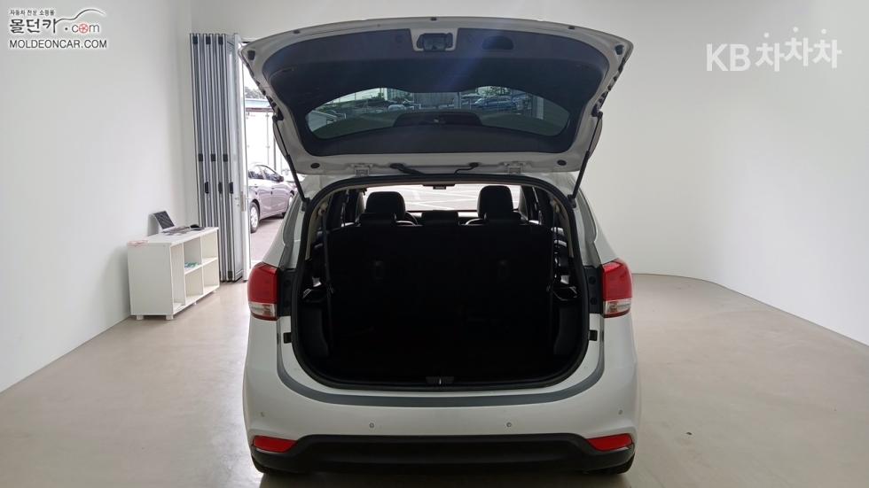 Kia Carens — miniaturë 16
