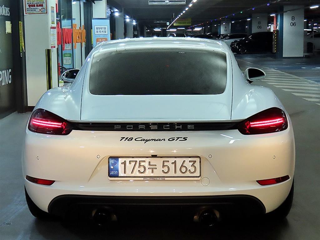 2022 Porsche (718) photo