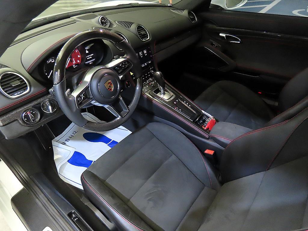 2022 Porsche (718) photo