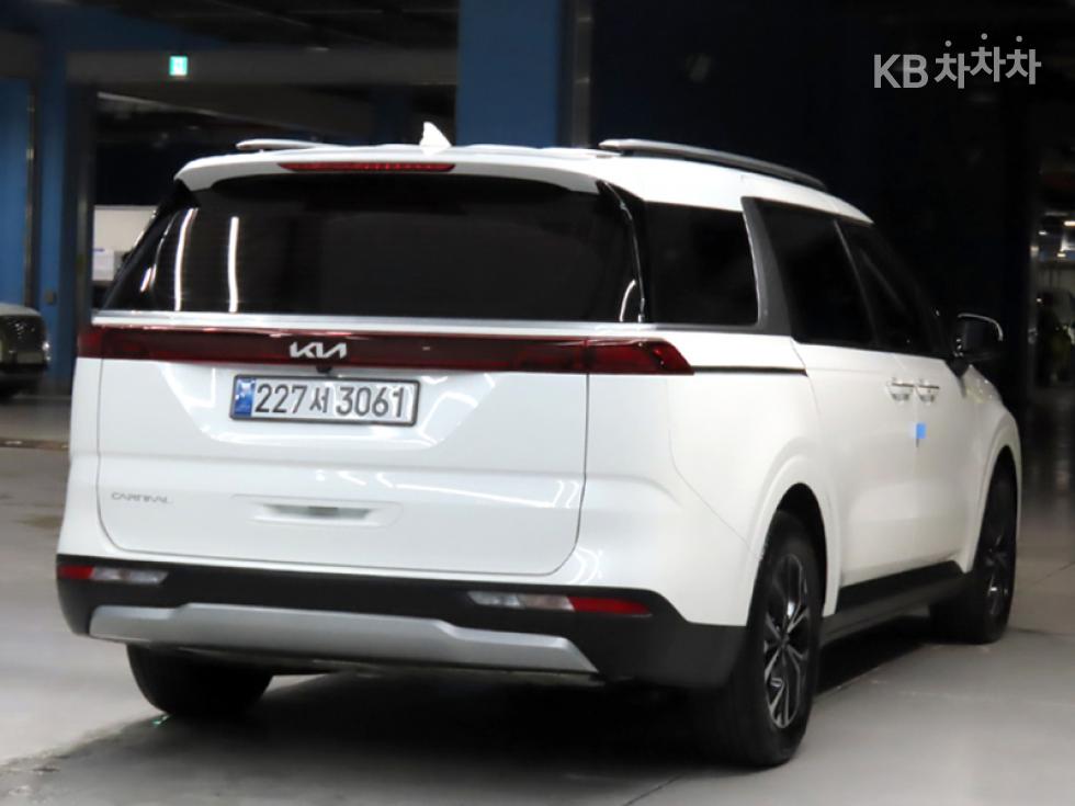 Kia Carnival — miniaturë 4
