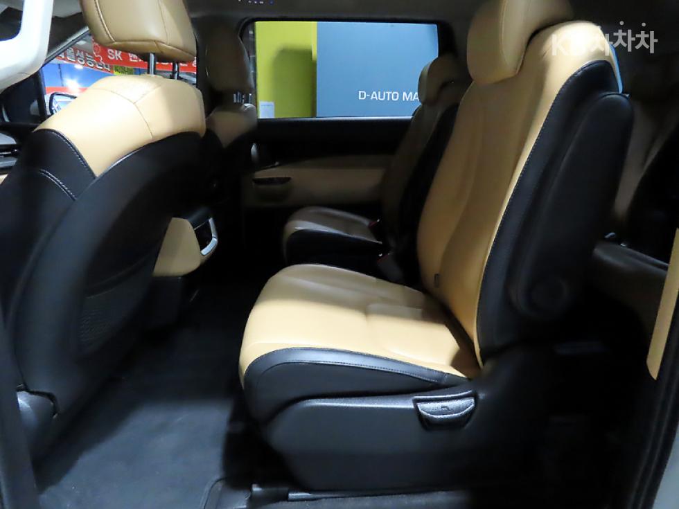 Kia Carnival — miniaturë 7