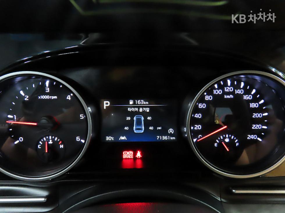 Kia Carnival — miniaturë 8