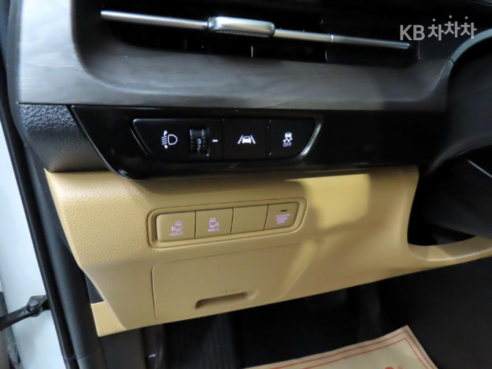 Kia Carnival — miniaturë 14