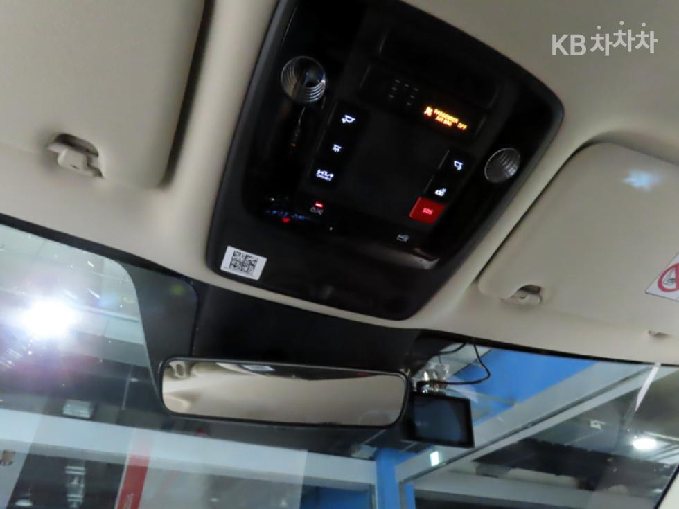 Kia Carnival — miniaturë 15