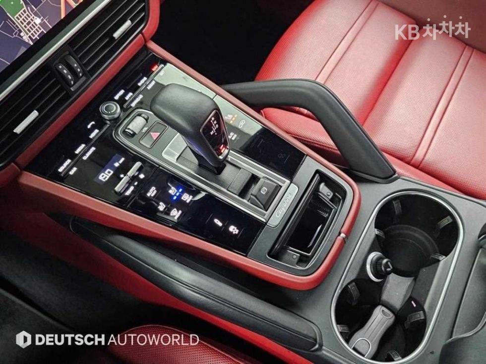 Porsche Cayenne — miniaturë 16
