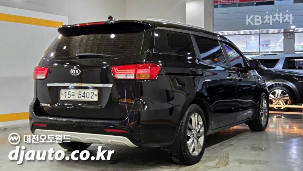 Kia Carnival — miniaturë 4