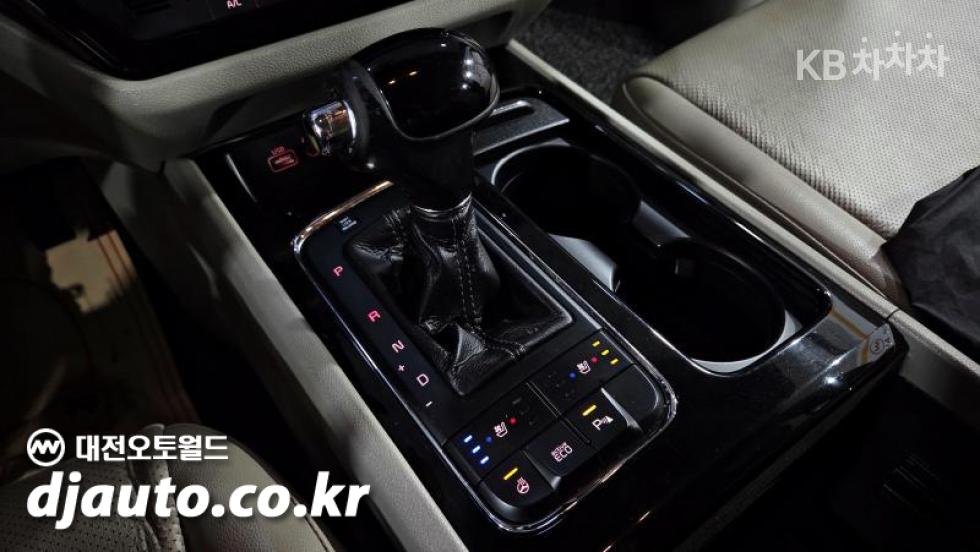 Kia Carnival — miniaturë 9