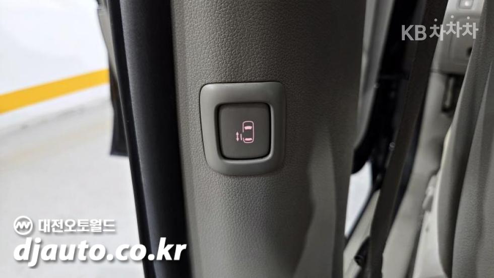 Kia Carnival — miniaturë 15
