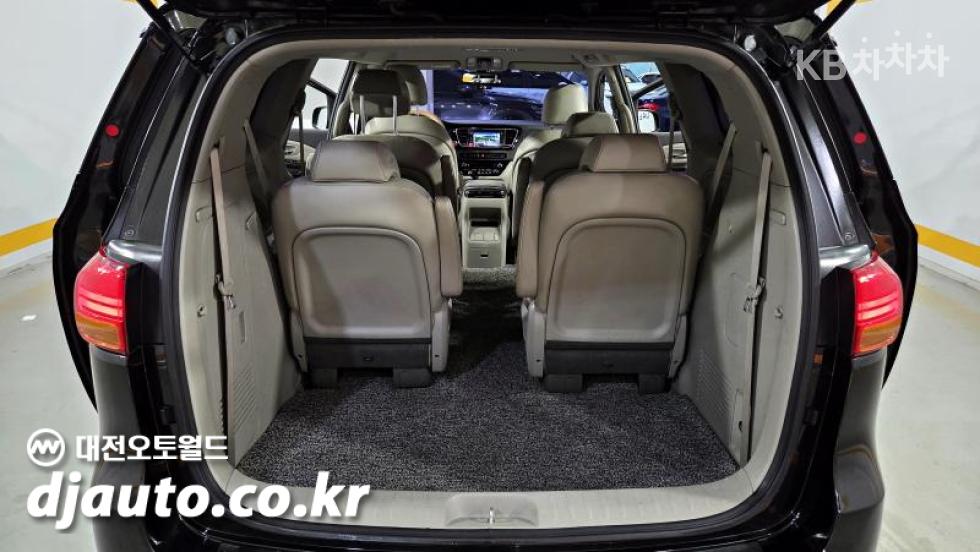 Kia Carnival — miniaturë 18