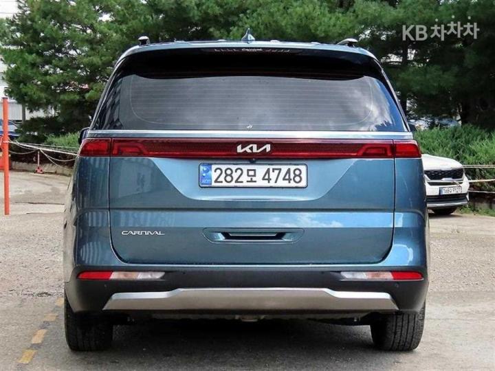 Kia Carnival — miniaturë 4
