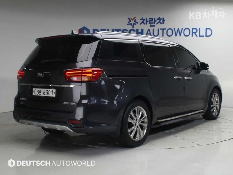 Kia Carnival — miniaturë 2