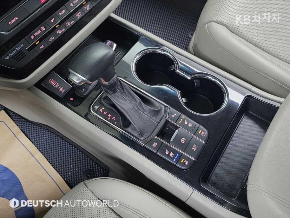 Kia Carnival — miniaturë 9
