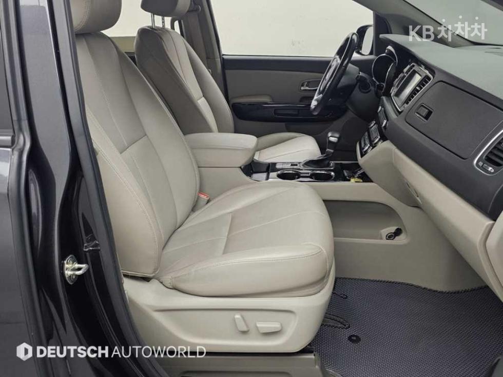 Kia Carnival — miniaturë 10