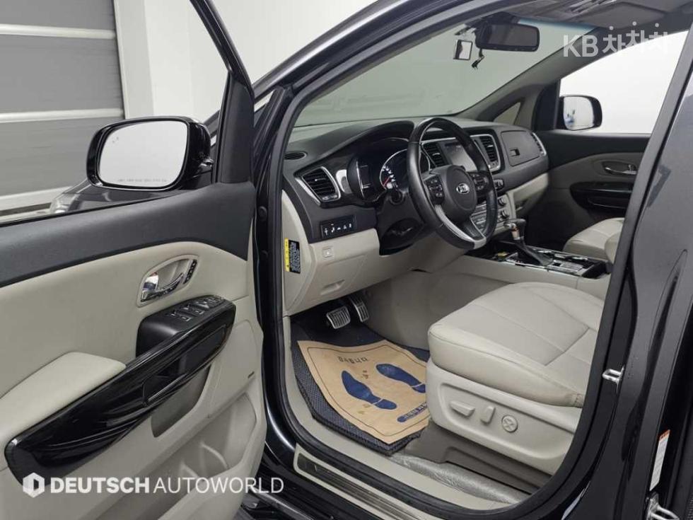 Kia Carnival — miniaturë 11
