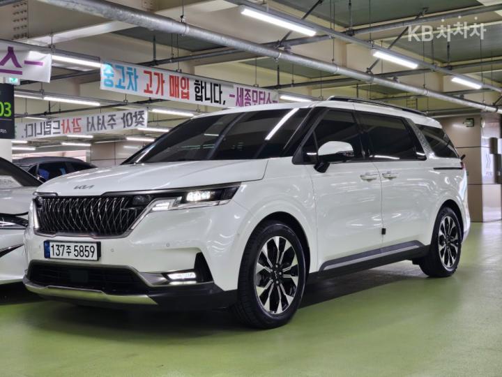 Kia Carnival Gasoline 7-Seater Signature — foto 1
