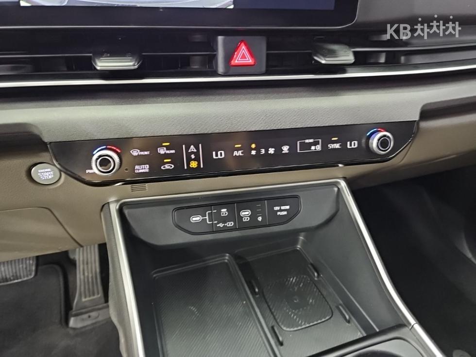 Kia Carnival — miniaturë 10
