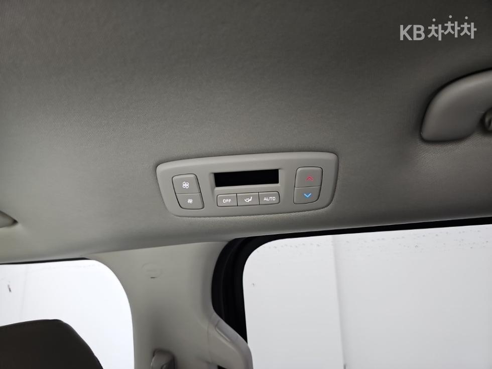 Kia Carnival — miniaturë 13