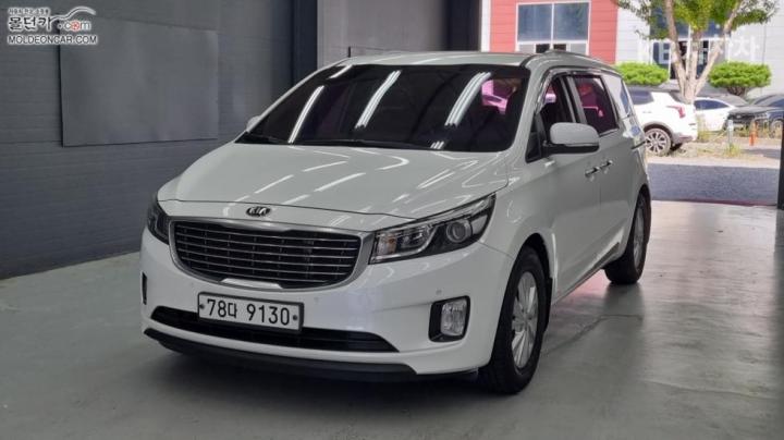 Kia Carnival 11-seater luxury — foto 1